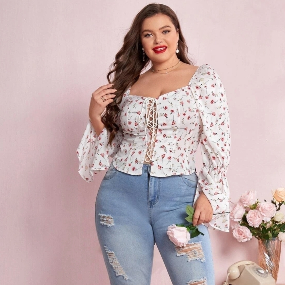 Ditzy floral lace up cropped top beautiful sleeves 12